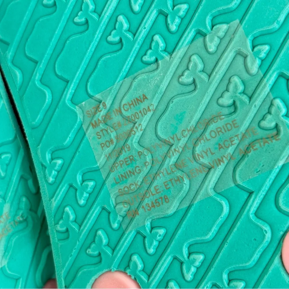 NEW Vineyard Vines Tropical Pink and Green Hibiscu Leaf Printed Flip Flop Size 9